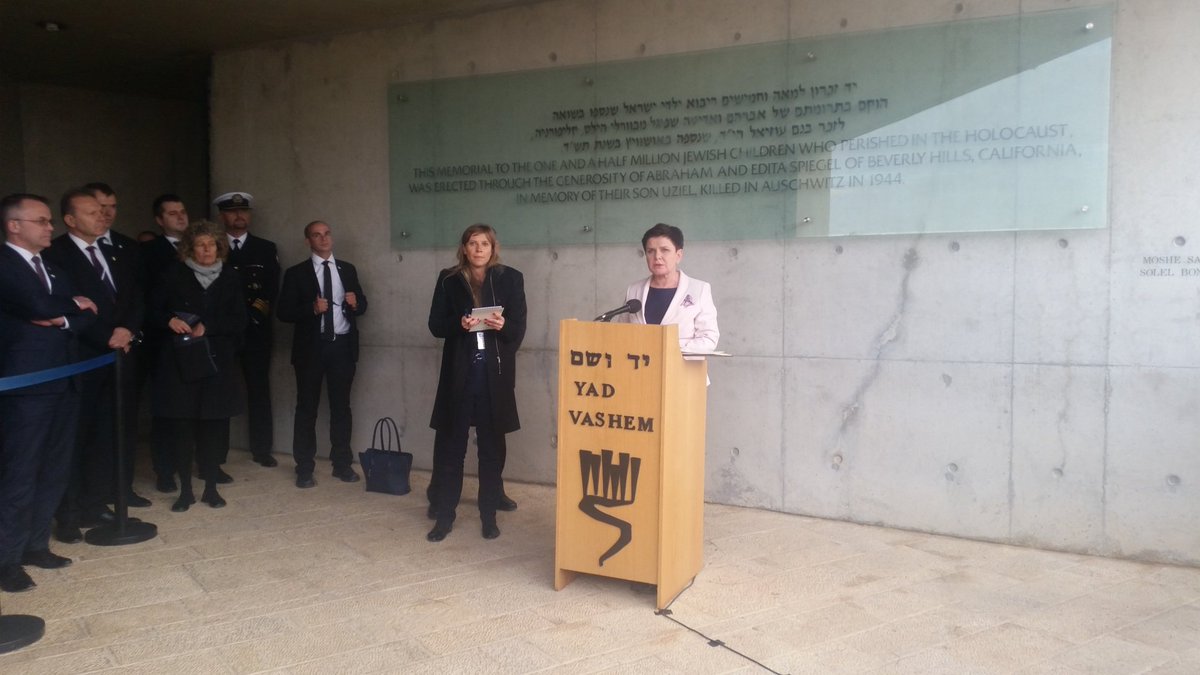 Na zdjęciu: Minister Jarosław Sellin w Instytucie Yad Vashem